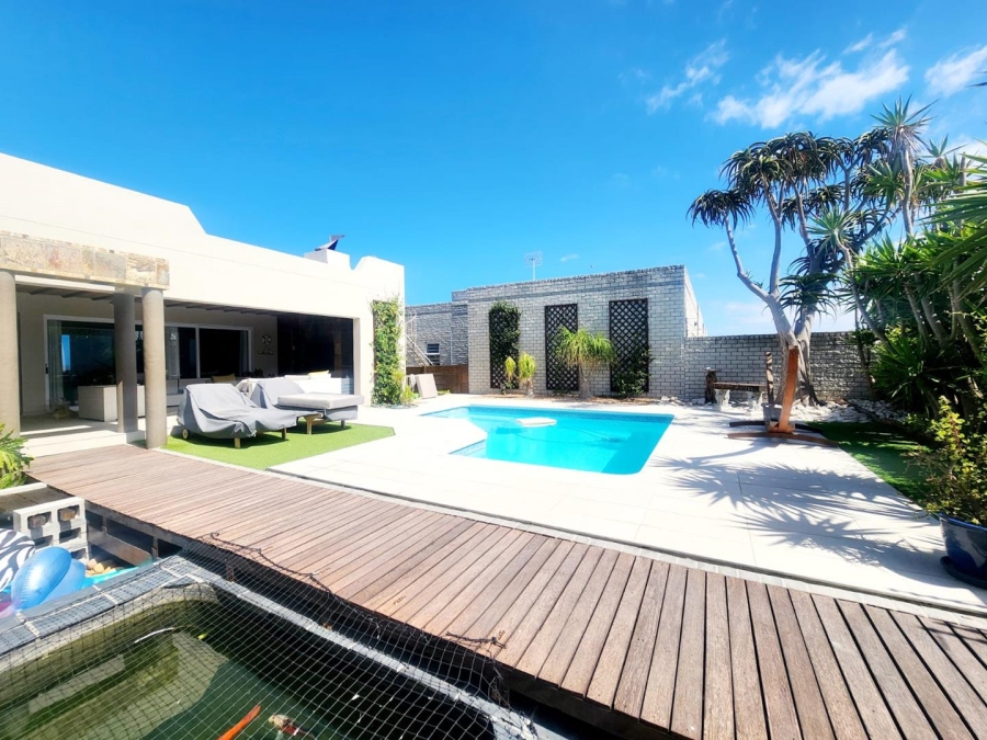 4 Bedroom Property for Sale in Van Riebeeckstrand Western Cape